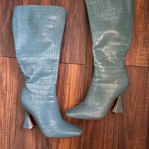 Chic Crocodile PU Turquoise Boots